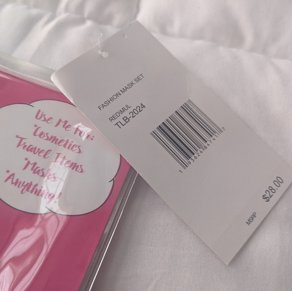 NWT Set of 3 Betsey Johnson face masks - Picture 3 of 4